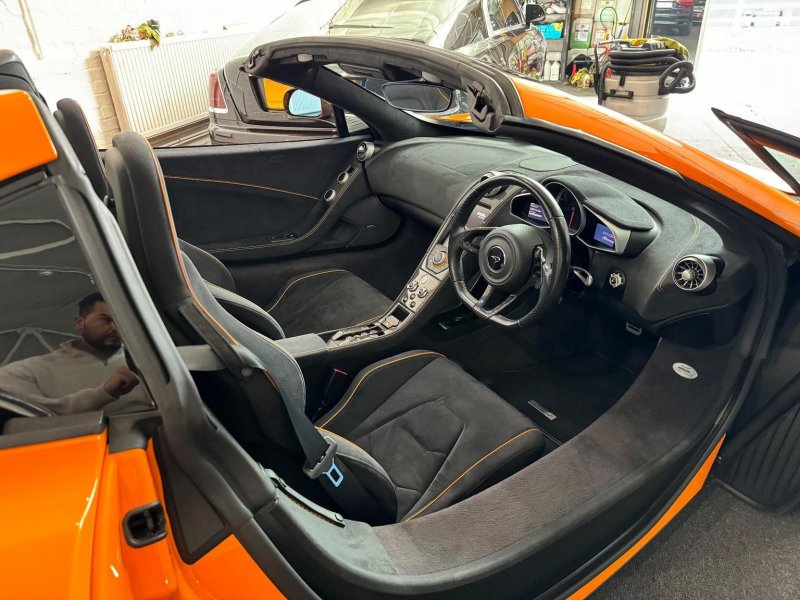 MCLAREN 650S
