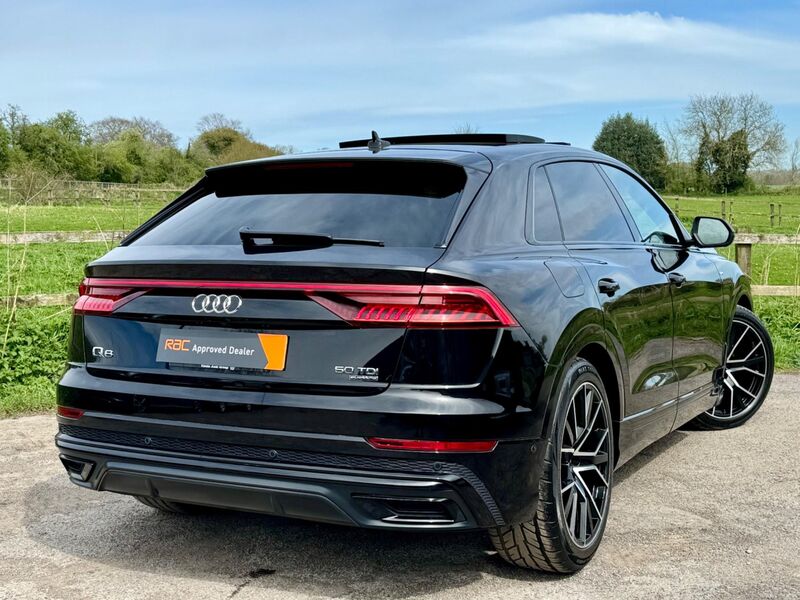 AUDI Q8