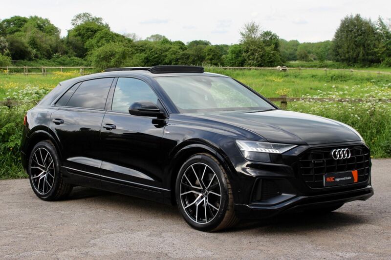 AUDI Q8