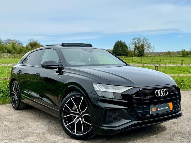 AUDI Q8