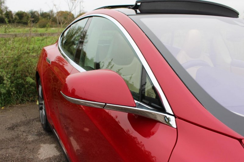 TESLA MODEL S