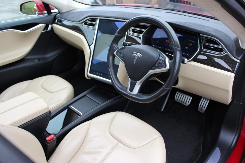 TESLA MODEL S