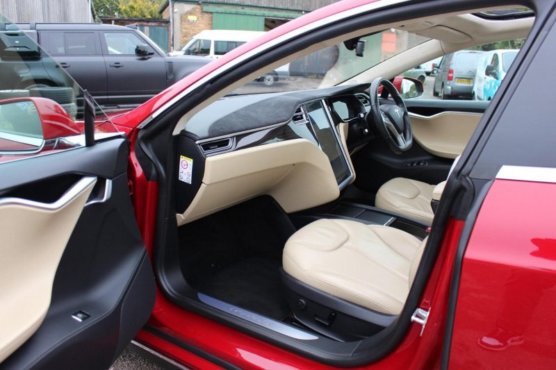 TESLA MODEL S