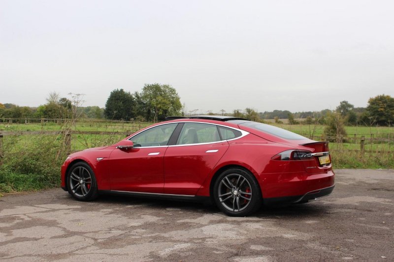TESLA MODEL S