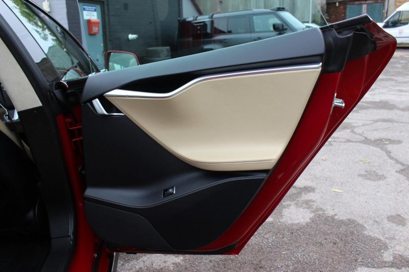 TESLA MODEL S