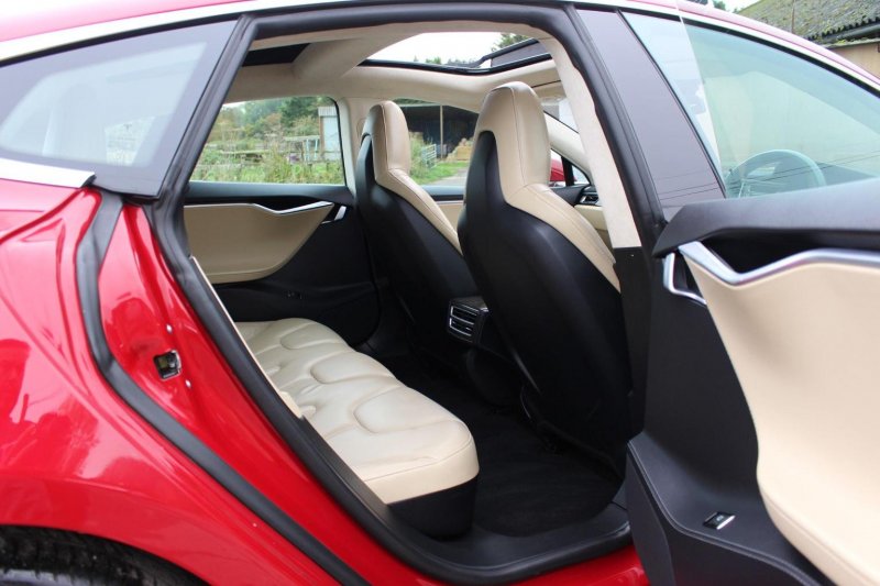 TESLA MODEL S