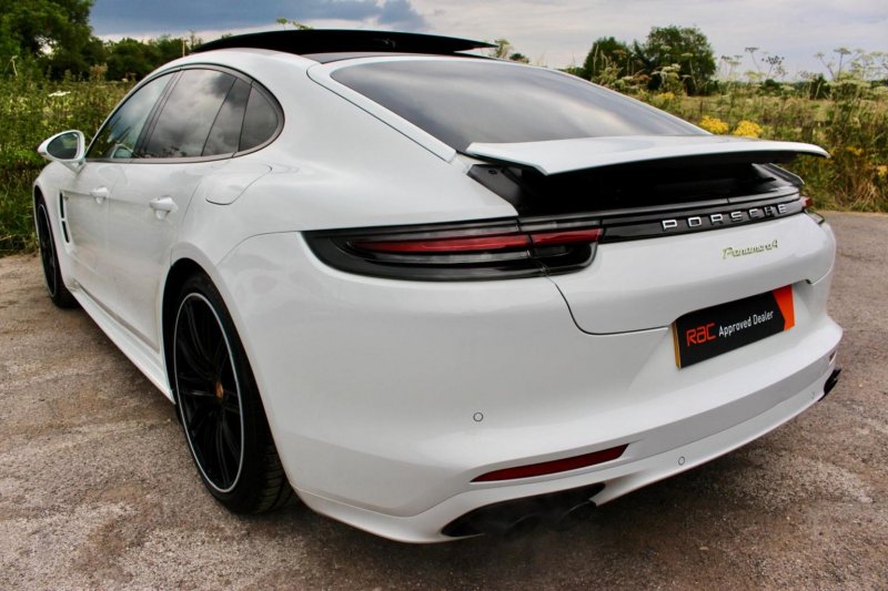 PORSCHE PANAMERA