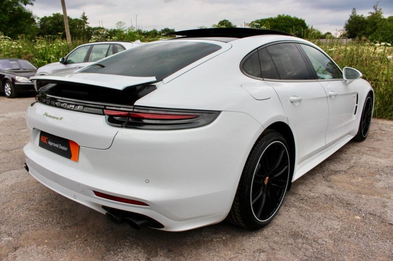 PORSCHE PANAMERA