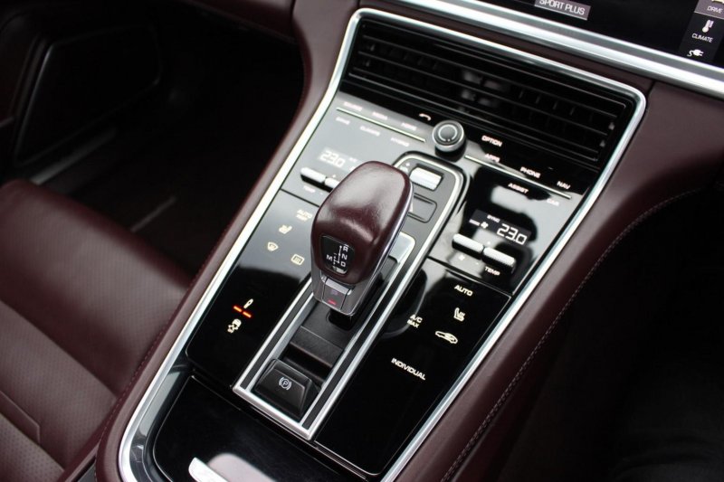 PORSCHE PANAMERA