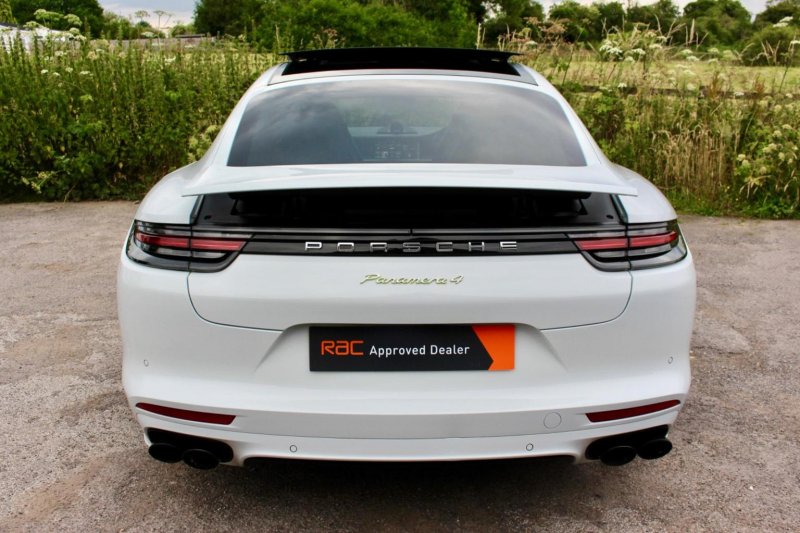 PORSCHE PANAMERA