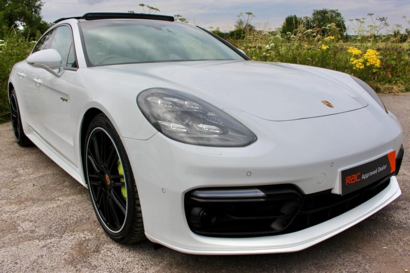 PORSCHE PANAMERA