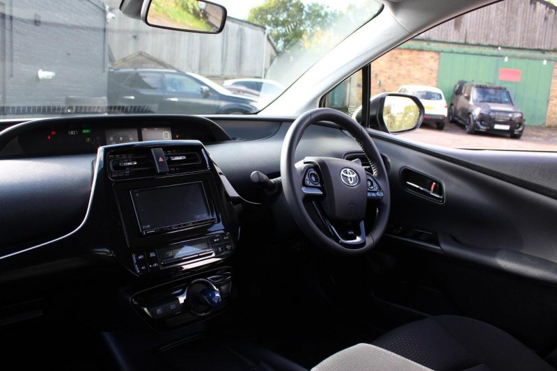 TOYOTA PRIUS