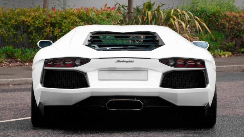LAMBORGHINI AVENTADOR