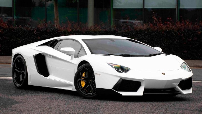 LAMBORGHINI AVENTADOR