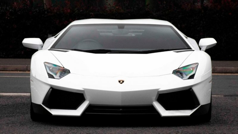 LAMBORGHINI AVENTADOR