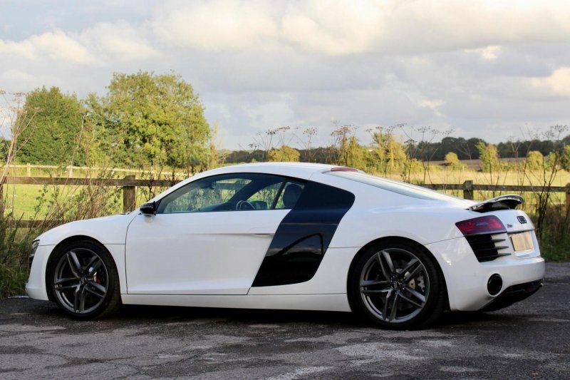 AUDI R8