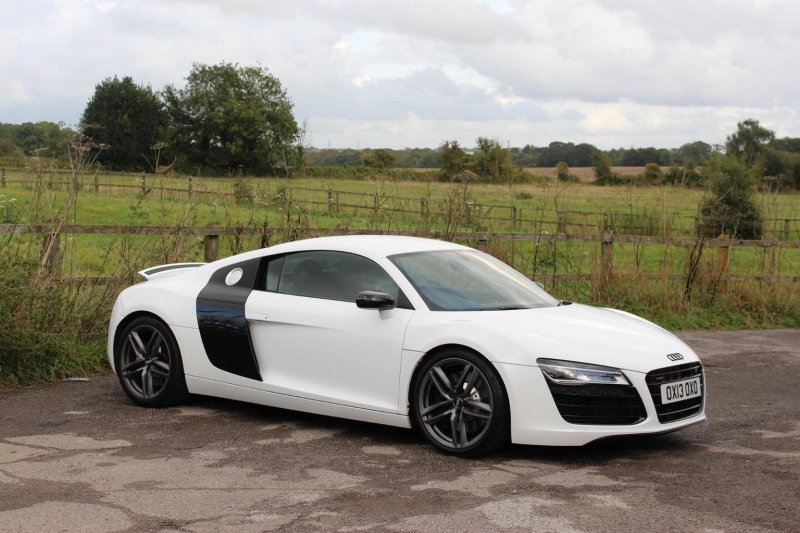 AUDI R8