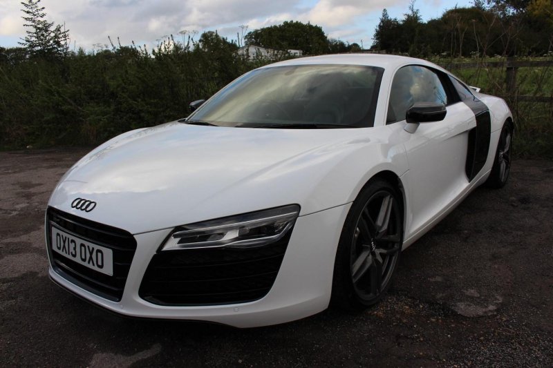 AUDI R8