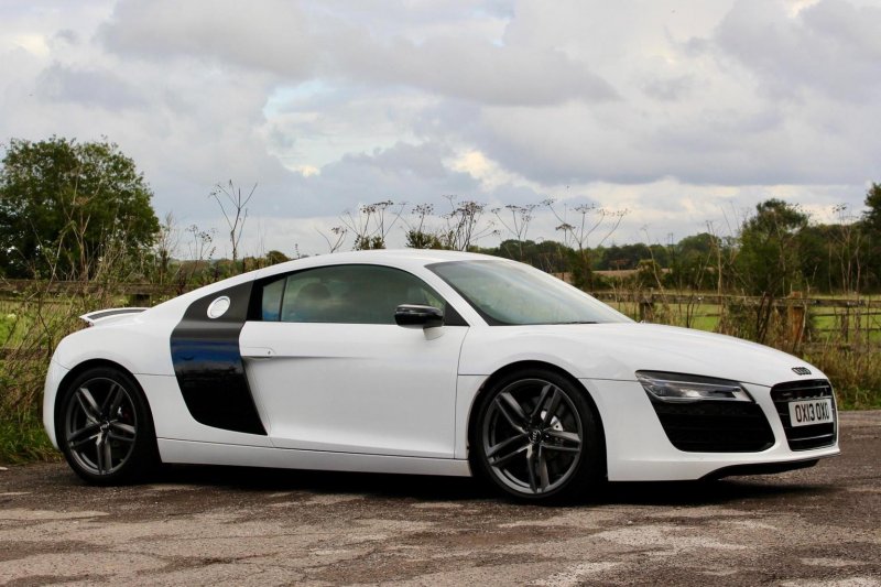 AUDI R8