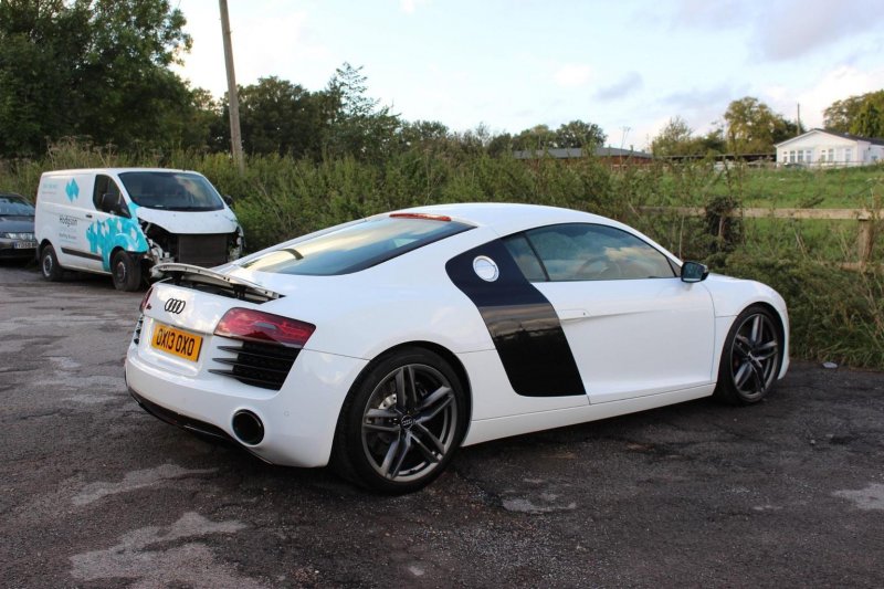 AUDI R8