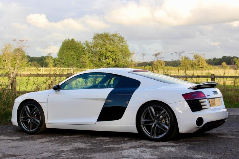 AUDI R8