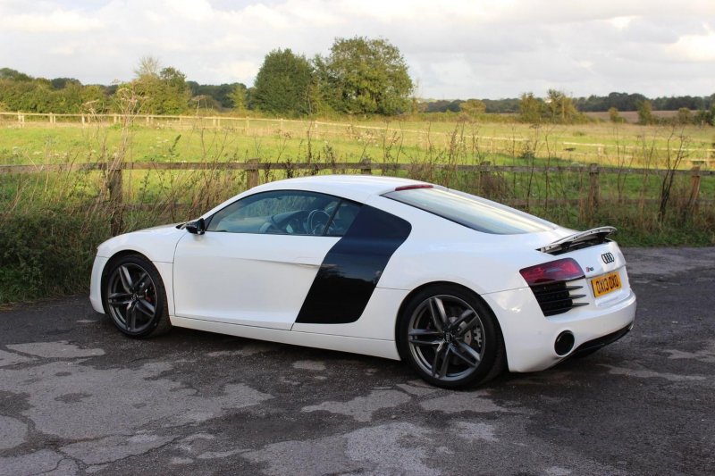 AUDI R8