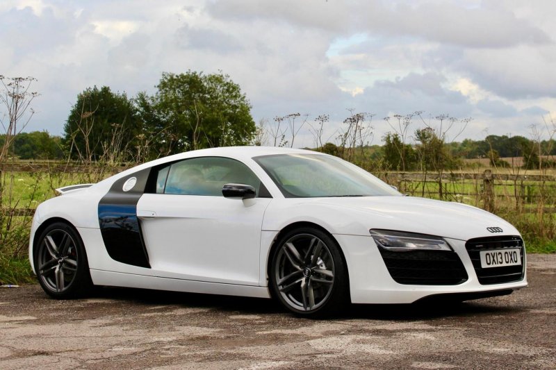 AUDI R8