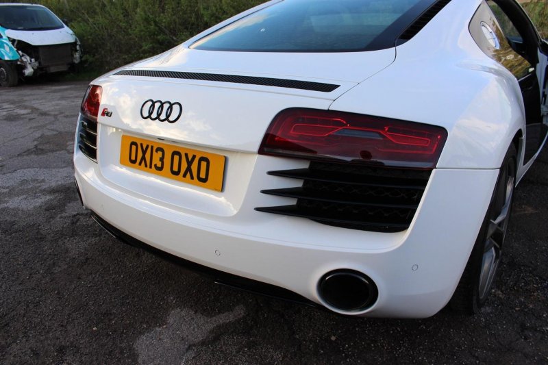 AUDI R8