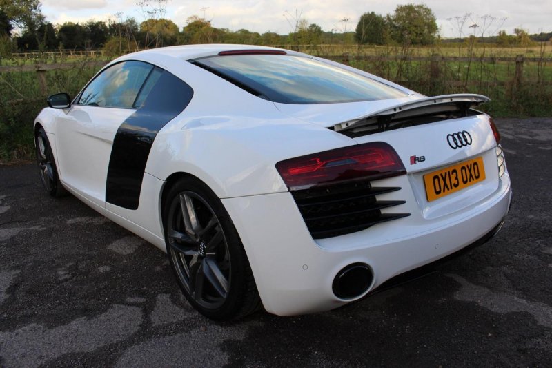 AUDI R8
