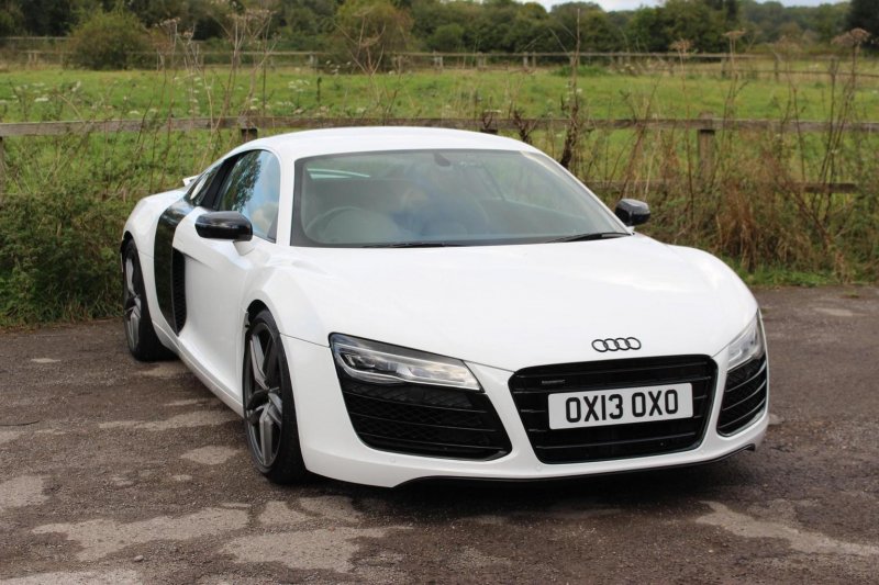 AUDI R8