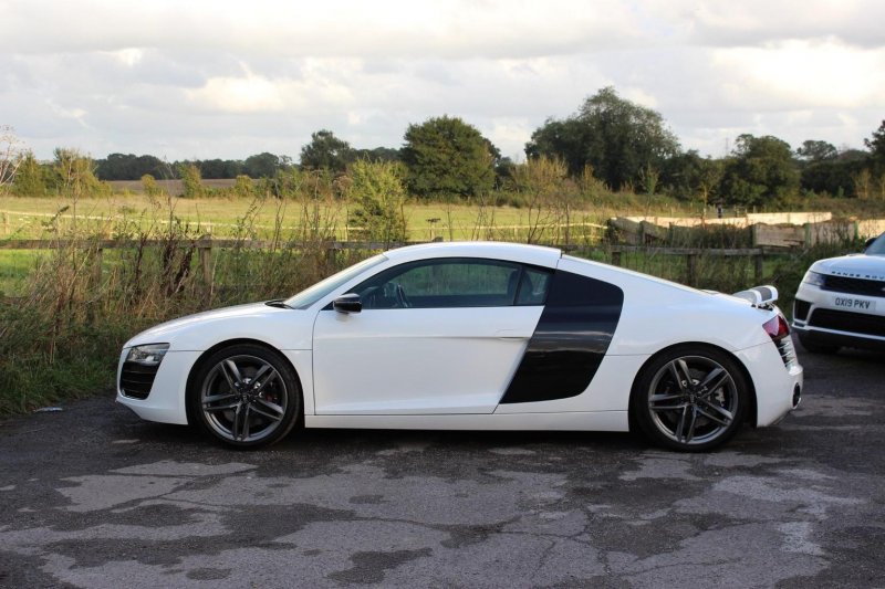 AUDI R8