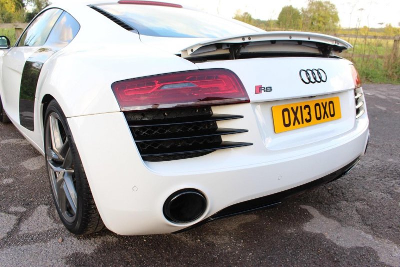 AUDI R8