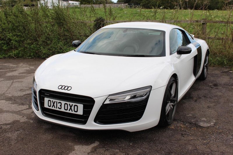 AUDI R8