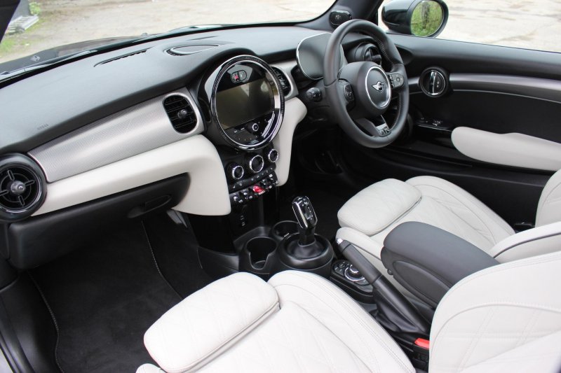 MINI HATCH