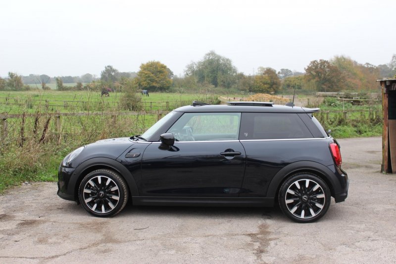 MINI HATCH