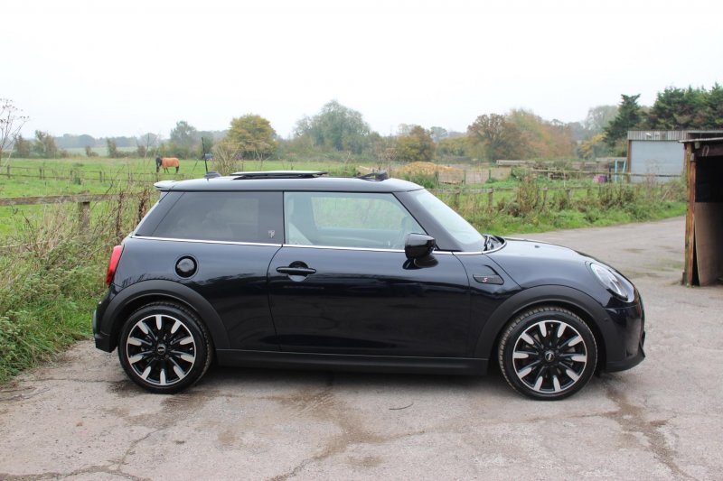 MINI HATCH