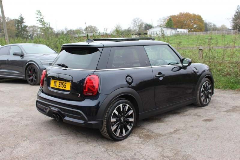 MINI HATCH