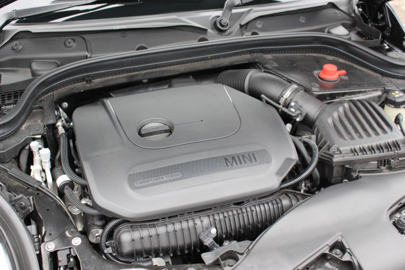 MINI HATCH