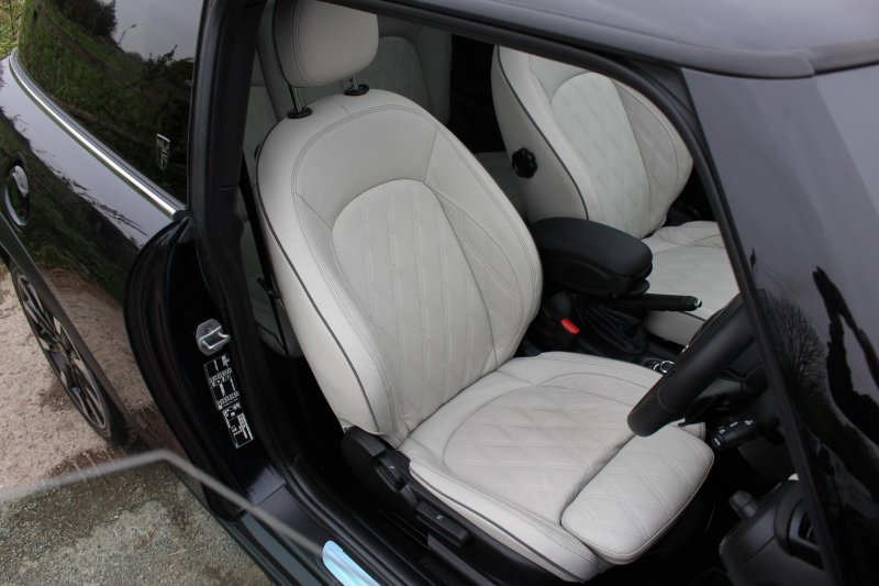 MINI HATCH