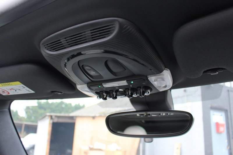 MINI HATCH