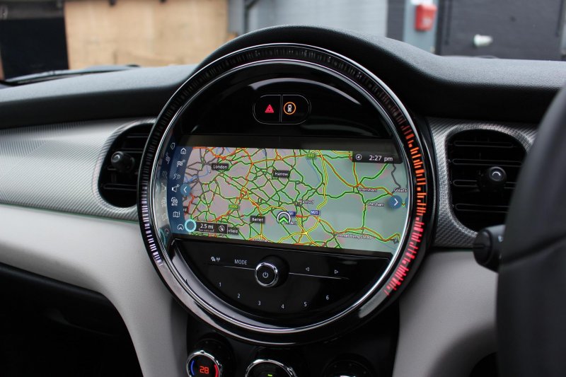 MINI HATCH