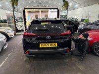 LEXUS UX