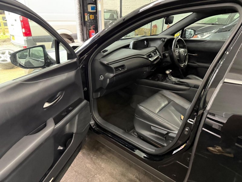 LEXUS UX