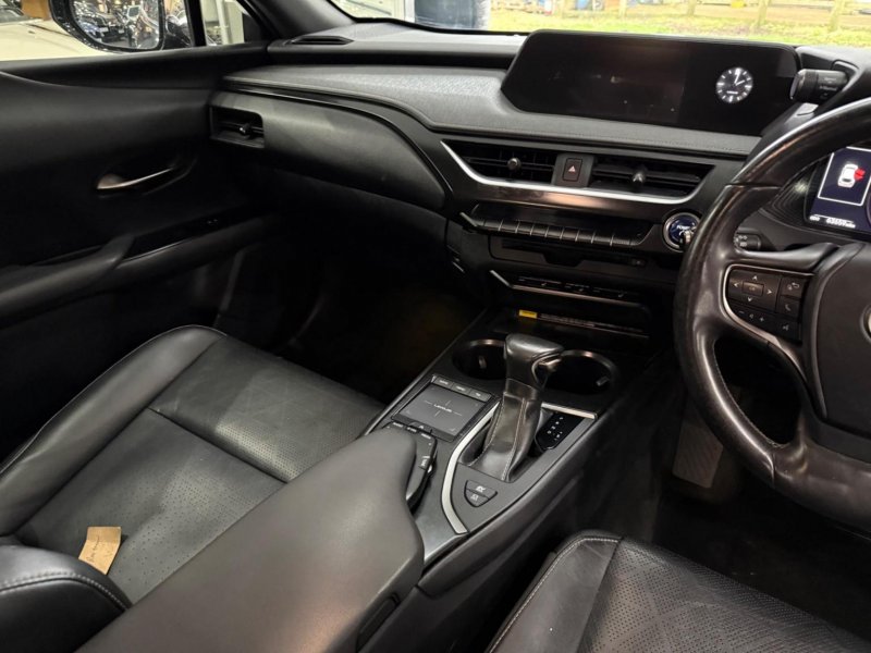 LEXUS UX