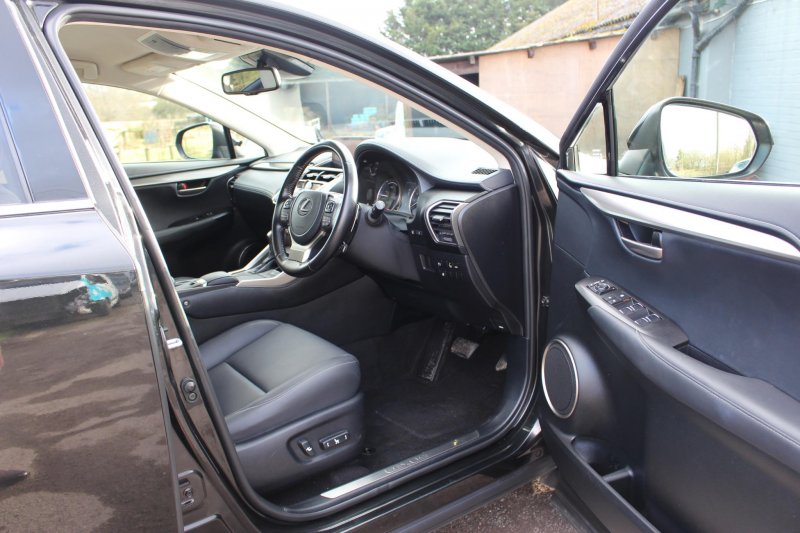LEXUS NX
