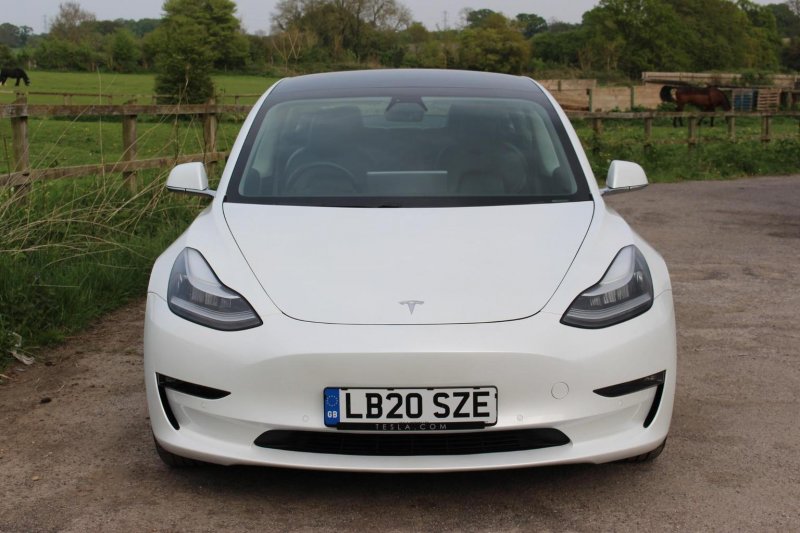 TESLA MODEL 3