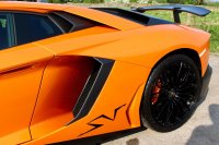 LAMBORGHINI AVENTADOR