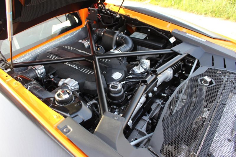 LAMBORGHINI AVENTADOR