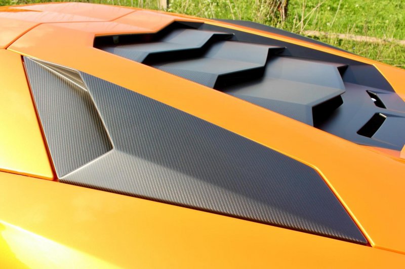 LAMBORGHINI AVENTADOR