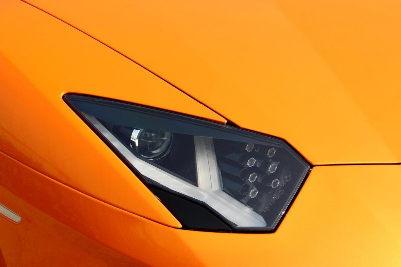 LAMBORGHINI AVENTADOR